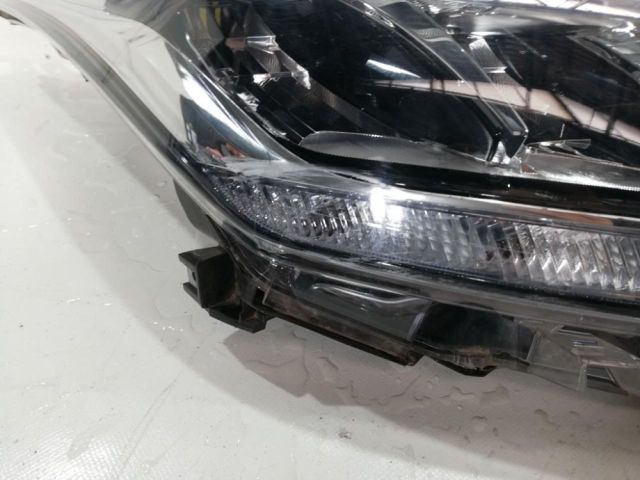 bontott TOYOTA C-HR Jobb Ledes Fényszóró