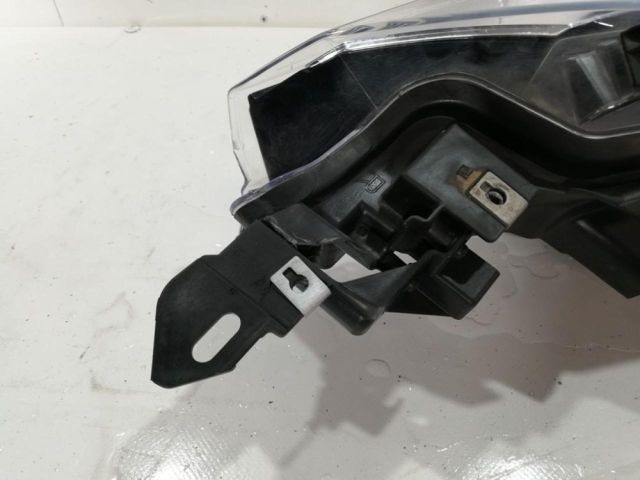 bontott TOYOTA C-HR Jobb Ledes Fényszóró