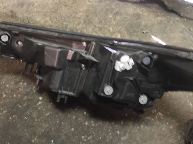 bontott TOYOTA C-HR Jobb Ledes Fényszóró