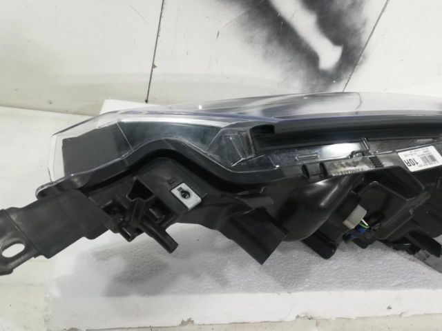 bontott TOYOTA C-HR Jobb Ledes Fényszóró