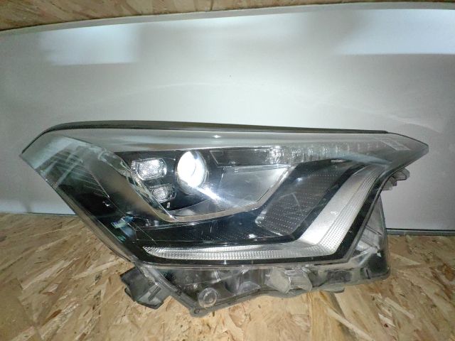 bontott TOYOTA C-HR Jobb Ledes Fényszóró