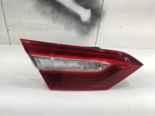 bontott TOYOTA CAMRY Bal Belső Hátsó Lámpa