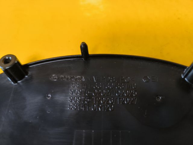 bontott TOYOTA CAMRY Első Embléma