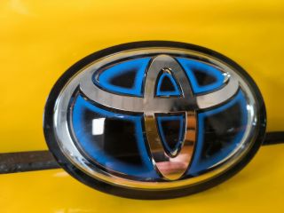 bontott TOYOTA CAMRY Első Embléma