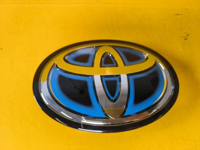 bontott TOYOTA CAMRY Első Embléma