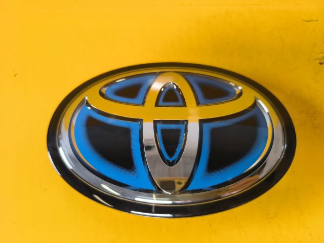 bontott TOYOTA CAMRY Első Embléma