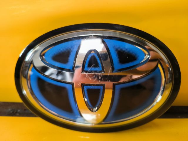 bontott TOYOTA CAMRY Első Embléma