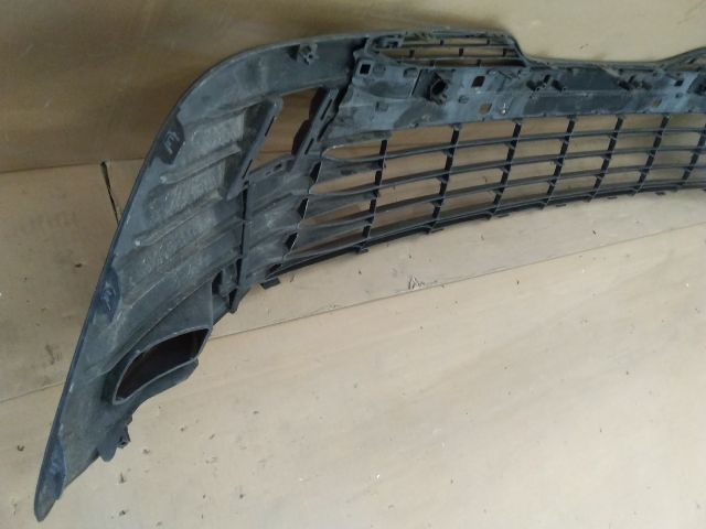 bontott TOYOTA CAMRY Első Lökhárító Alsó Középső Díszrács