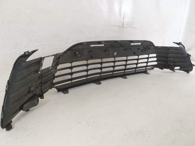 bontott TOYOTA CAMRY Első Lökhárító Alsó Középső Díszrács