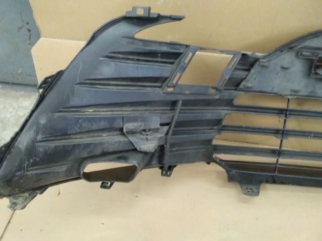 bontott TOYOTA CAMRY Első Lökhárító Alsó Középső Díszrács