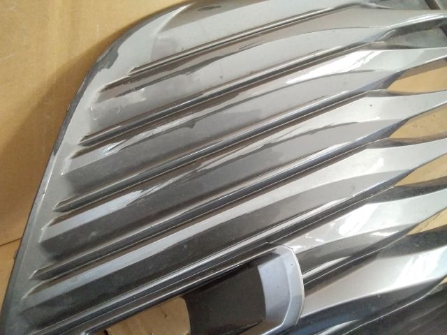 bontott TOYOTA CAMRY Első Lökhárító Alsó Középső Díszrács