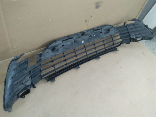 bontott TOYOTA CAMRY Első Lökhárító Alsó Középső Díszrács