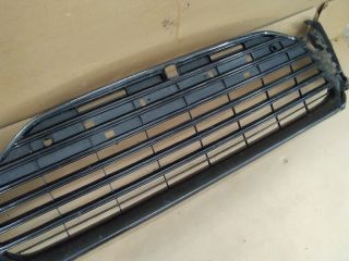 bontott TOYOTA CAMRY Első Lökhárító Alsó Középső Díszrács