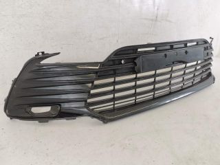 bontott TOYOTA CAMRY Első Lökhárító Alsó Középső Díszrács