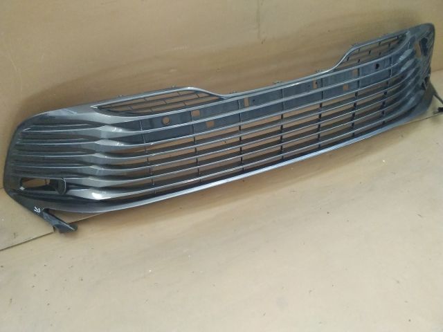 bontott TOYOTA CAMRY Első Lökhárító Alsó Középső Díszrács