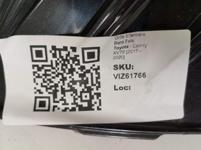 bontott TOYOTA CAMRY Első Lökhárító Alsó Középső Díszrács