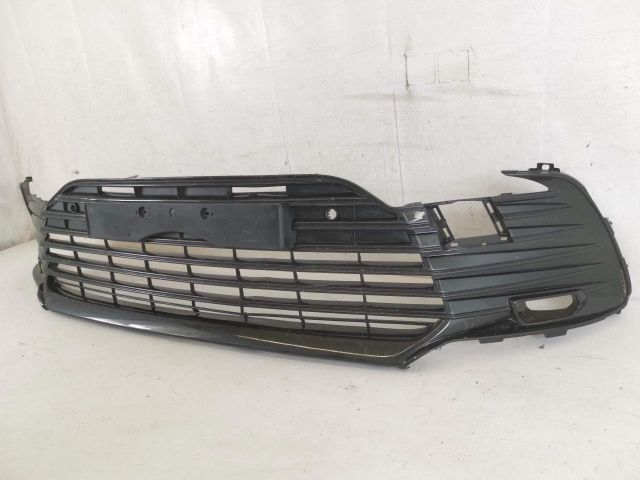 bontott TOYOTA CAMRY Első Lökhárító Alsó Középső Díszrács