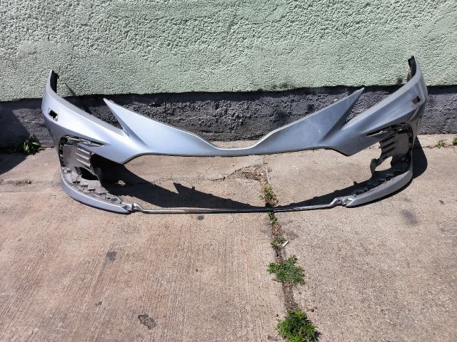 bontott TOYOTA CAMRY Első Lökhárító (Részeivel)