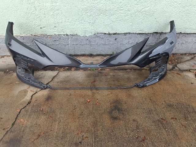 bontott TOYOTA CAMRY Első Lökhárító (Részeivel)