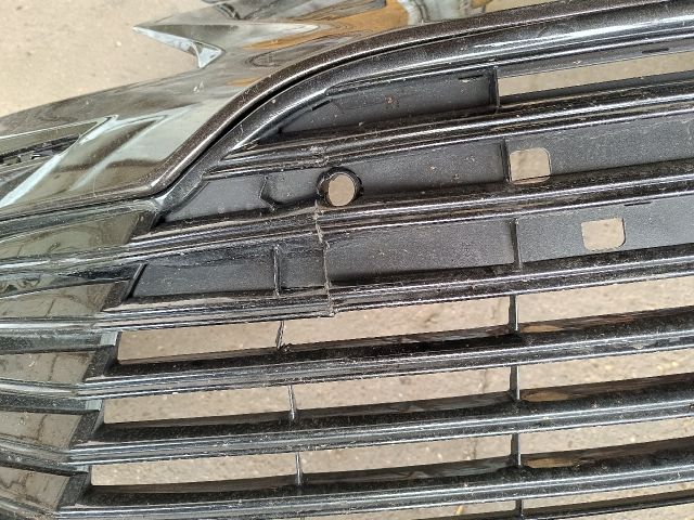 bontott TOYOTA CAMRY Első Lökhárító (Részeivel)