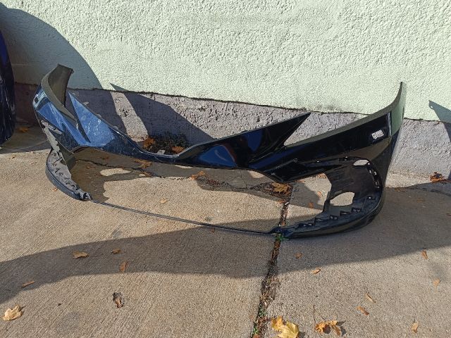 bontott TOYOTA CAMRY Első Lökhárító (Részeivel)