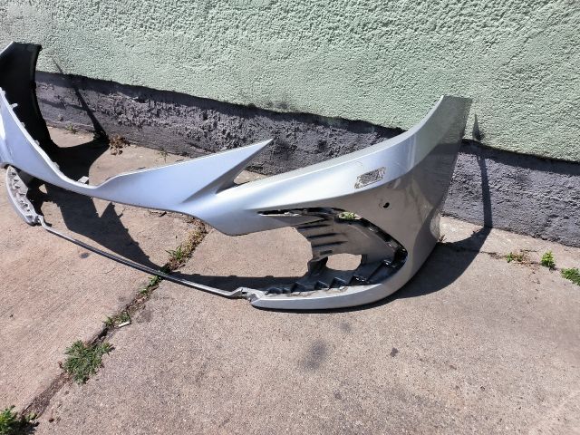 bontott TOYOTA CAMRY Első Lökhárító (Részeivel)