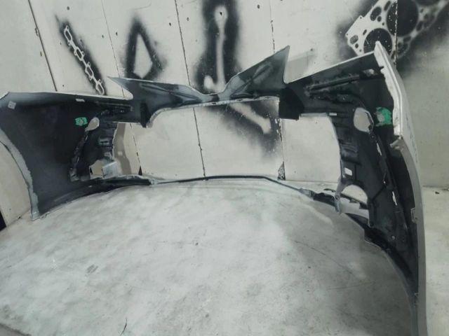 bontott TOYOTA CAMRY Első Lökhárító (Üresen)