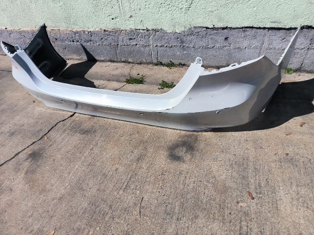 bontott TOYOTA CAMRY Hátsó Lökhárító (Részeivel)