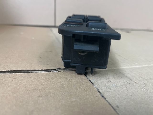 bontott TOYOTA CARINA Ablakemelő Kapcsoló Négyes / Kettes