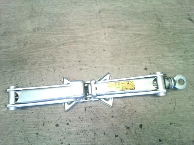 bontott TOYOTA CARINA Emelő