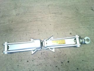 bontott TOYOTA CARINA Emelő