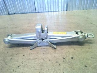 bontott TOYOTA CARINA Emelő