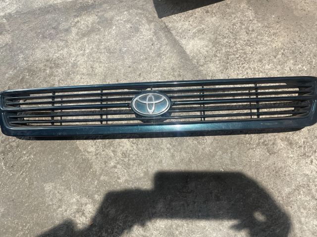 bontott TOYOTA CARINA Hűtőrács