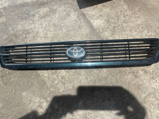 bontott TOYOTA CARINA Hűtőrács