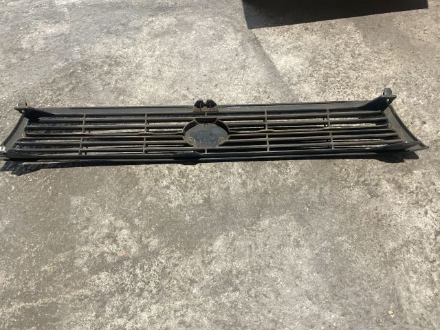 bontott TOYOTA CARINA Hűtőrács
