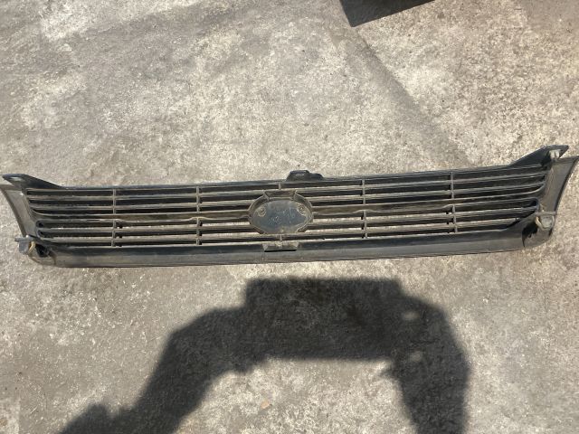 bontott TOYOTA CARINA Hűtőrács