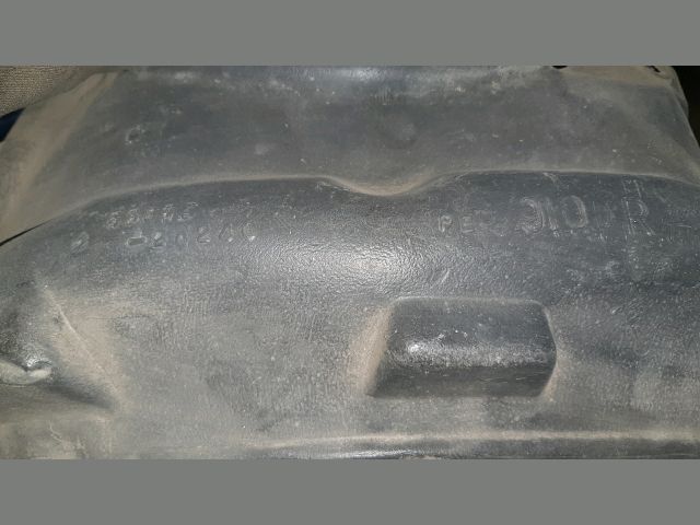 bontott TOYOTA CARINA Jobb első Első Dobbetét (Kerékjárati, Műanyag)