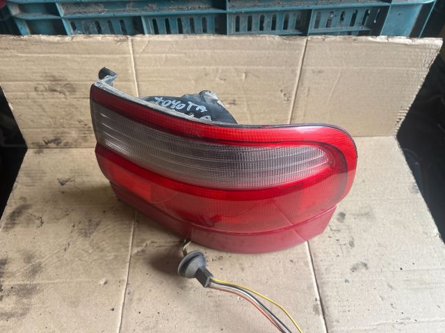 bontott TOYOTA CARINA Jobb Hátsó Lámpa