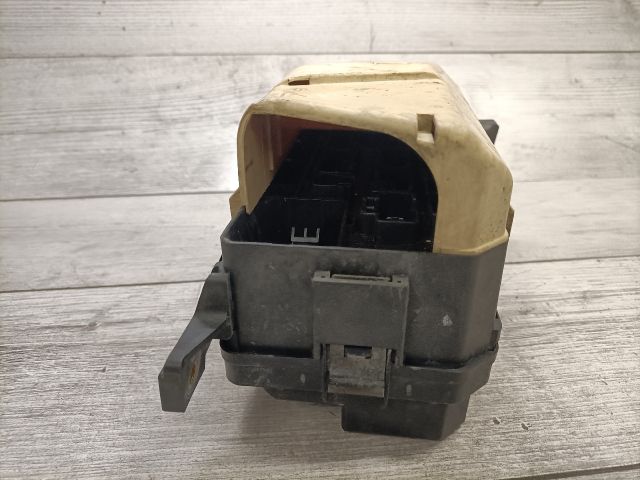 bontott TOYOTA COROLLA Biztosítéktábla Motortér