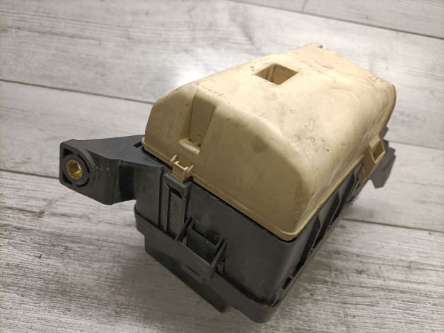 bontott TOYOTA COROLLA Biztosítéktábla Motortér