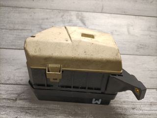 bontott TOYOTA COROLLA Biztosítéktábla Motortér