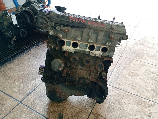 bontott TOYOTA COROLLA Motor (Fűzött blokk hengerfejjel)