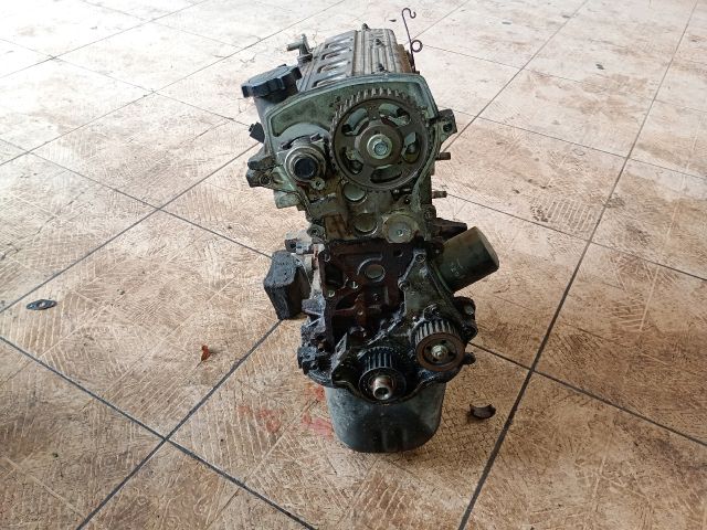 bontott TOYOTA COROLLA Motor (Fűzött blokk hengerfejjel)