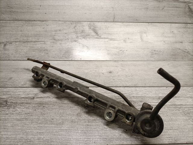 bontott TOYOTA COROLLA Porlasztó Sor / Híd