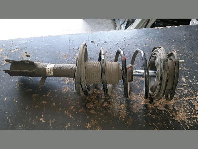 bontott TOYOTA COROLLA Bal első Gólyaláb (Lengécsillapító, Rugó)