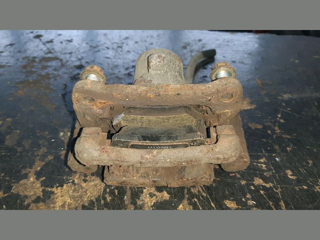 bontott TOYOTA COROLLA Bal hátsó Féknyereg Munkahengerrel