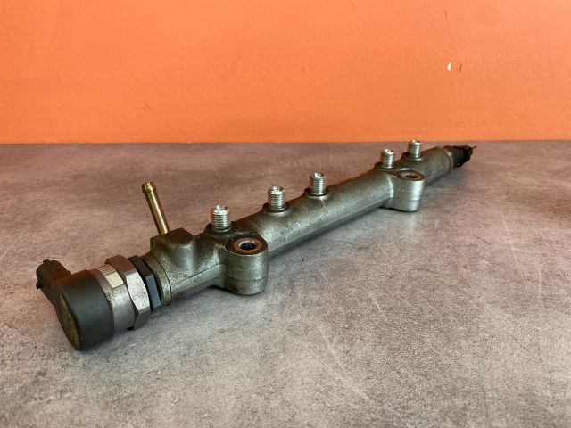 bontott TOYOTA COROLLA Közösnyomócső