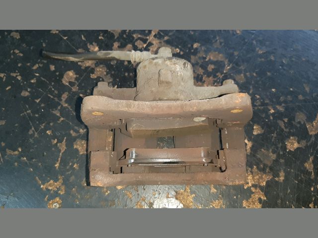 bontott TOYOTA COROLLA Bal első Féknyereg Munkahengerrel