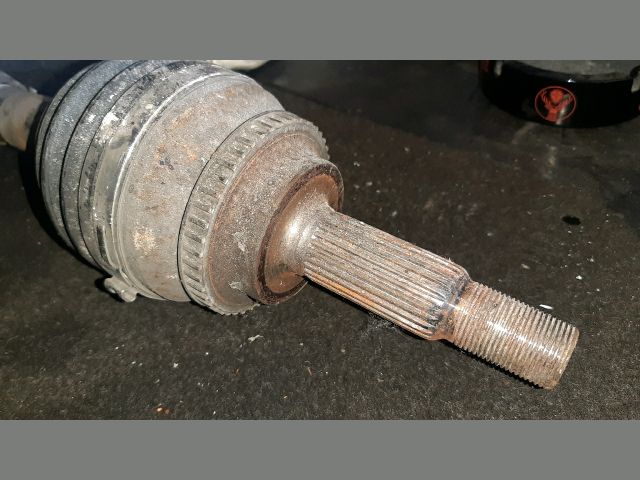 bontott TOYOTA COROLLA Bal Féltengely