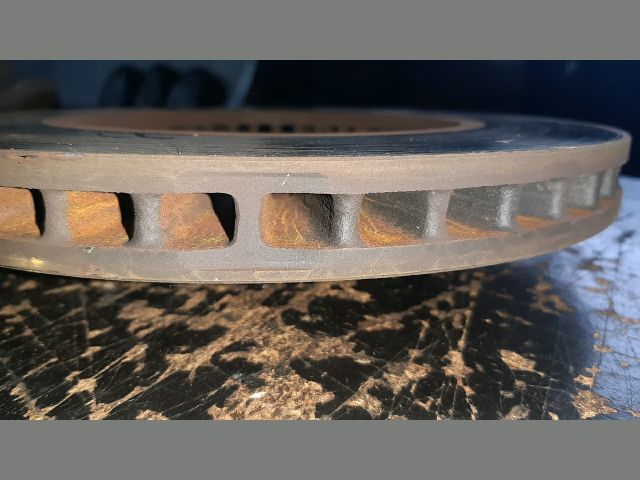 bontott TOYOTA COROLLA Első Féktárcsa